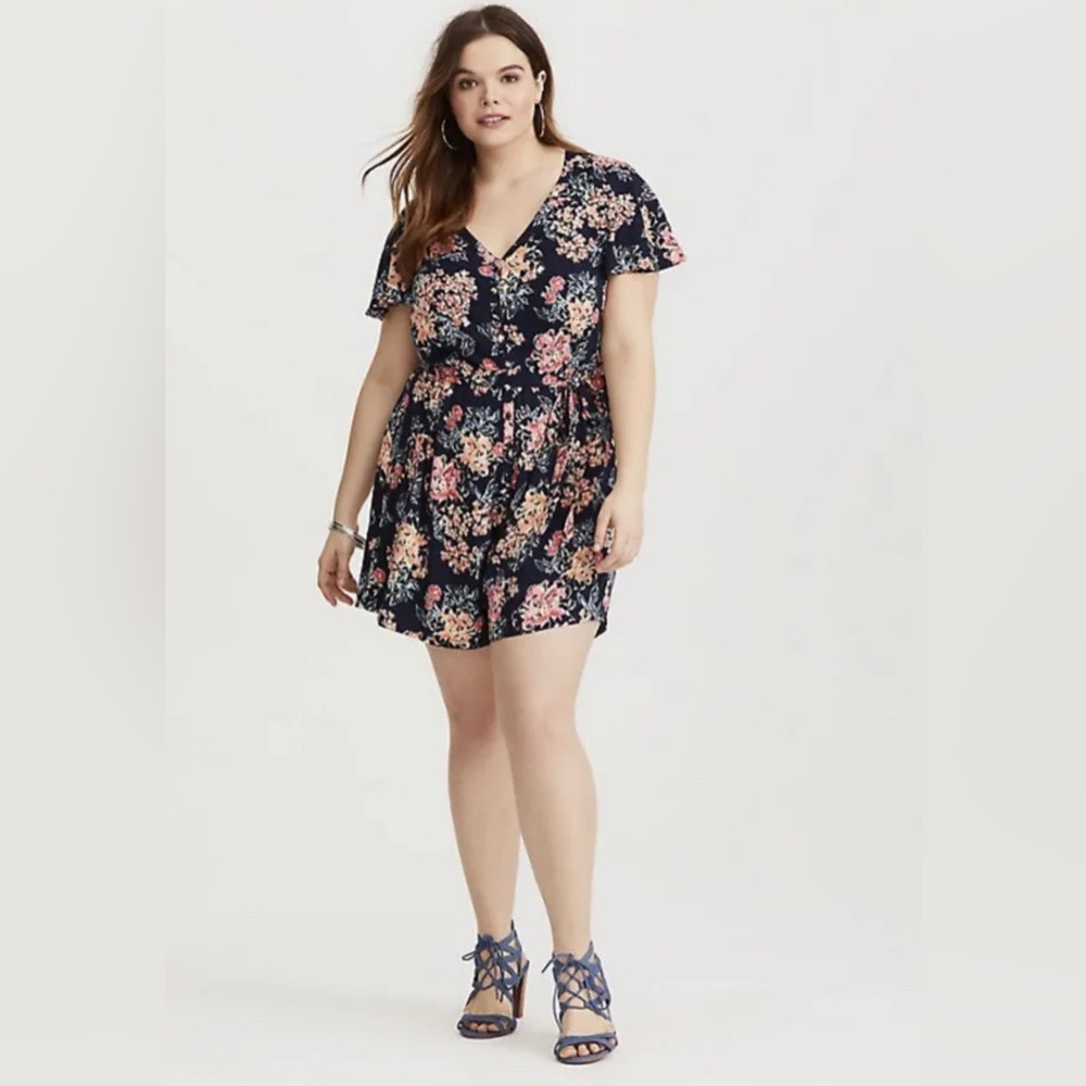 Torrid Plus Size Romper Navy Floral Print Tie Waist | Size 1 | Size 14/16 - Picture 2 of 9